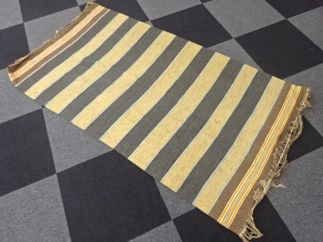 ANTIQUE TRIBAL RUG / WOOL